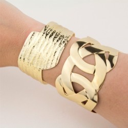 Brazalete de latón con formas ovaladas